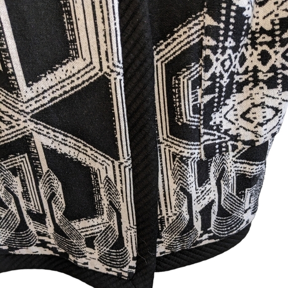 Frank Lyman sweater. Black  and white geometric pattern. Size 8. - Picture 5 of 6